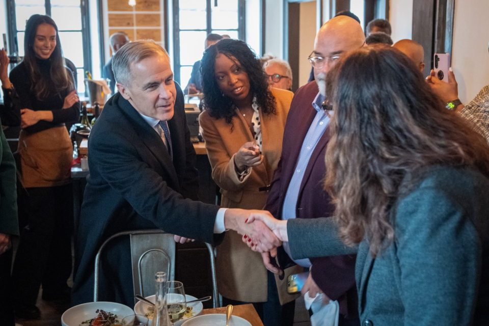 Le premier ministre du Canada Mark Carney lors de son passage dans la circonscription de Terrebonne en février 2026