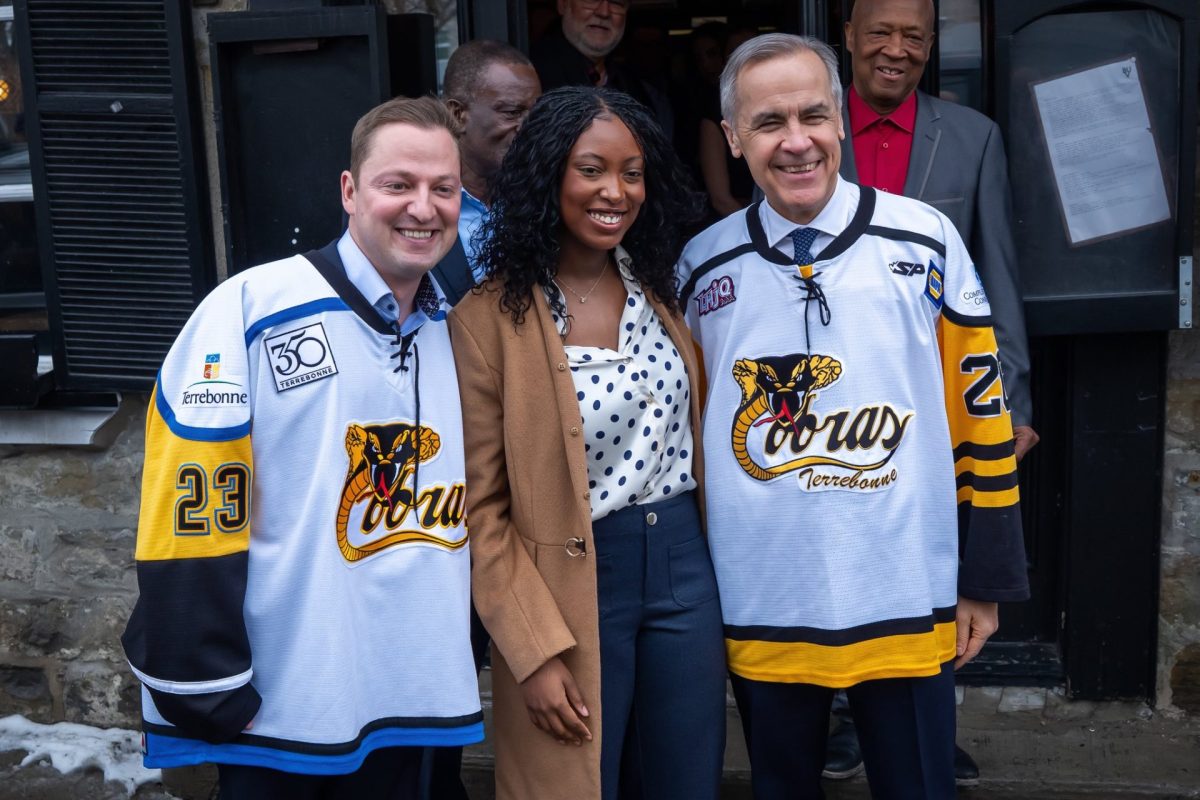 Mathieu Traversy, maire de Terrebonne, Tatiana Auguste et Mark Carney, premier ministre du Canada