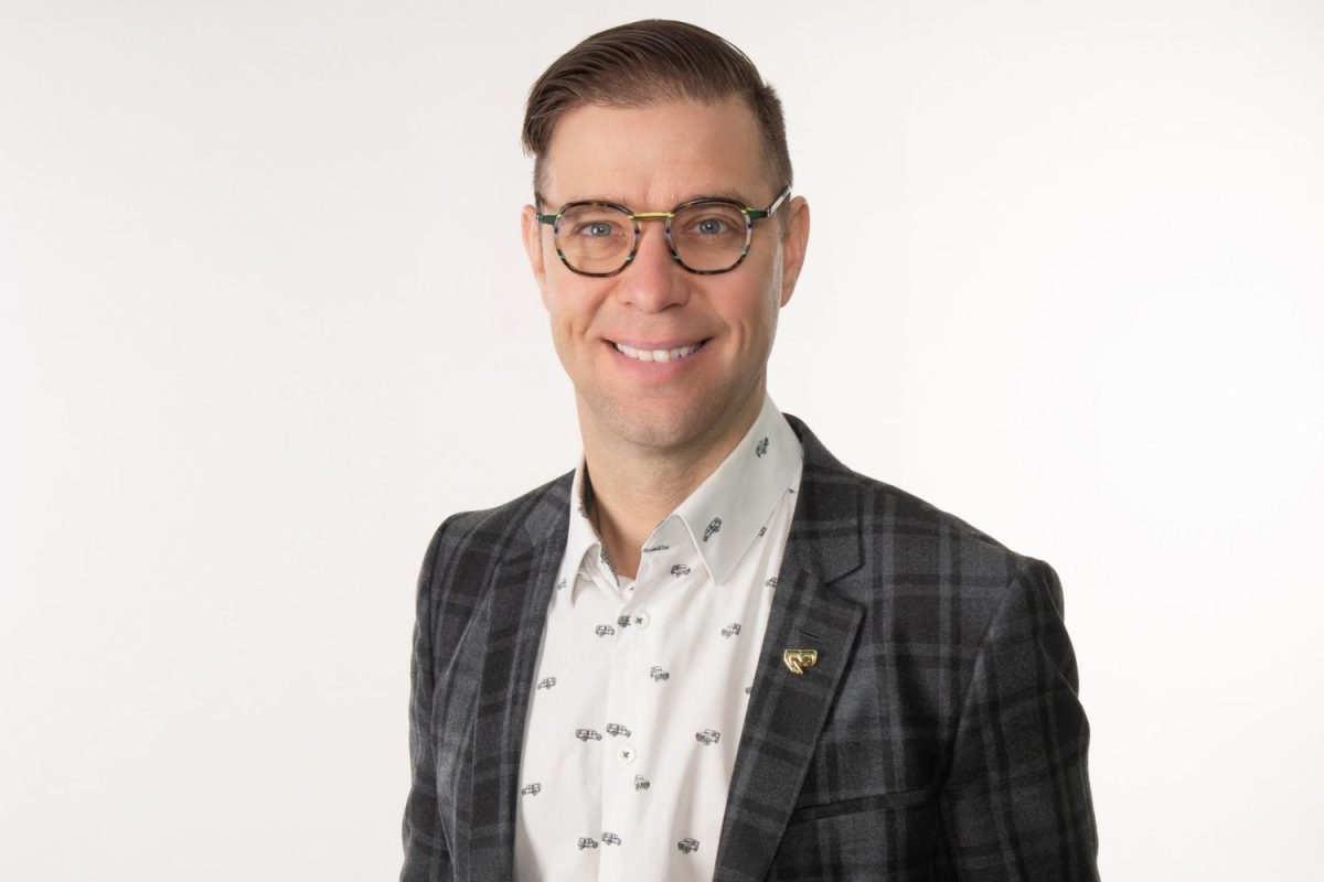 Portrait officiel du maire de Mascouche et président de l'UMQ, Guillaume Tremblay, sur fond blanc neutre